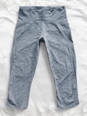Lululemon Gray White Stripe Low Rise Capri leggings Size 6